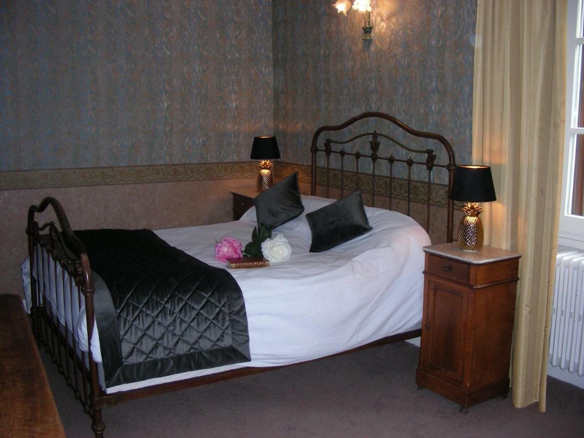 Hotel Le Baron Cremieu Экстерьер фото