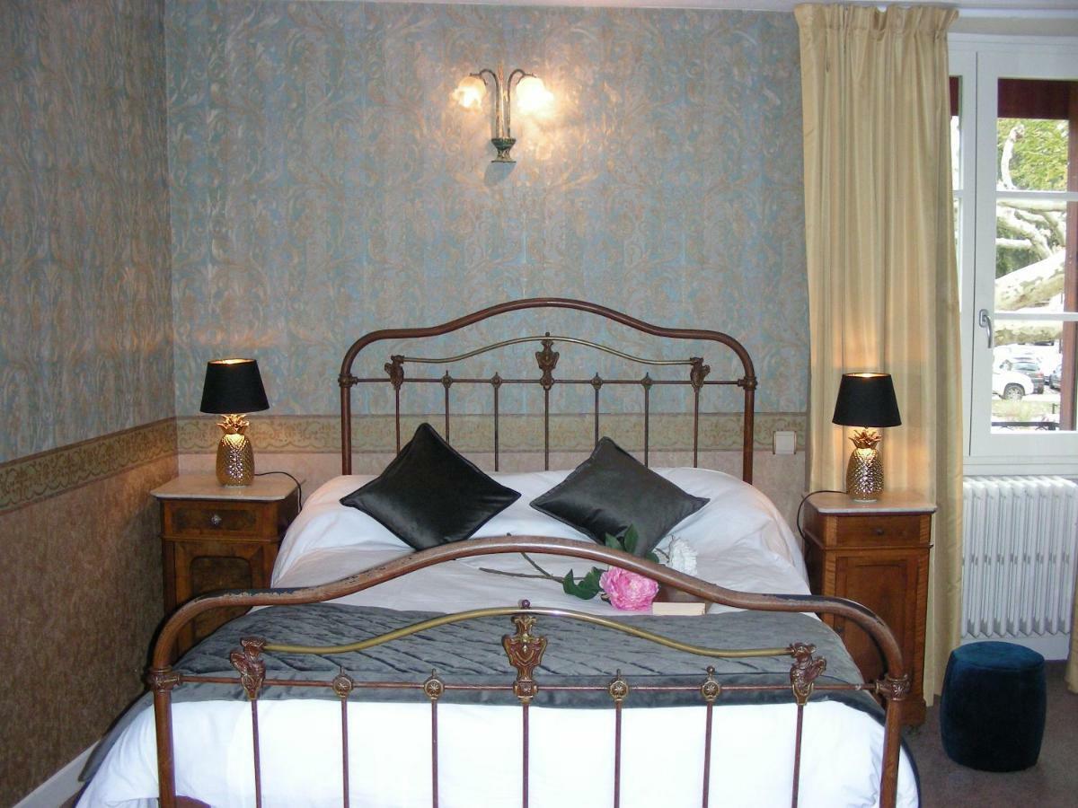 Hotel Le Baron Cremieu Экстерьер фото