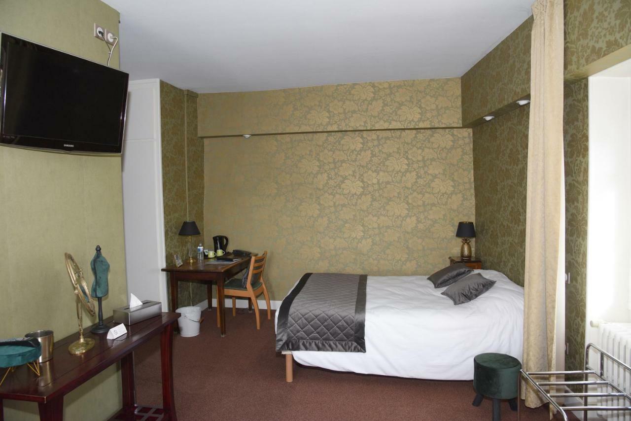 Hotel Le Baron Cremieu Экстерьер фото